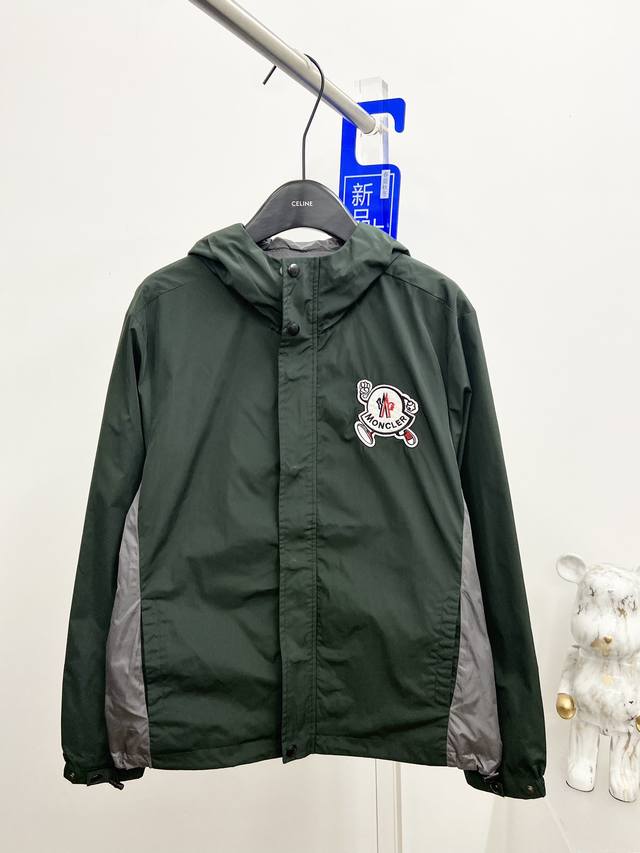 Moncler 蒙口 24Ss秋冬新款拼接撞色刺绣logo风衣连帽外套 K 采用原版定制面料质感纯正高度还原细节代工厂专业版师打版激光立体裁剪还原原版版型全衣辅