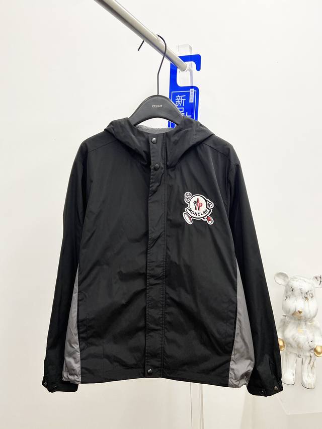 Moncler 蒙口 24Ss秋冬新款拼接撞色刺绣logo风衣连帽外套 K 采用原版定制面料质感纯正高度还原细节代工厂专业版师打版激光立体裁剪还原原版版型全衣辅