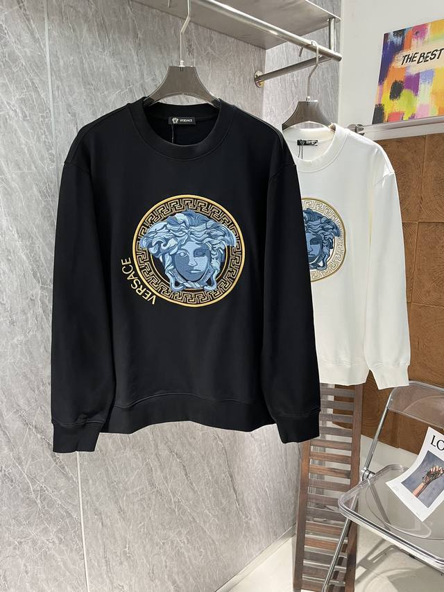 Versace｜秋冬经典美杜莎卫衣！重工刺绣人头卫衣，420G纯棉毛圈卫衣。舒服不变形，是卫衣里面的yyds面料，简约元素的logo设计，潮流气息十足！ 颜色：