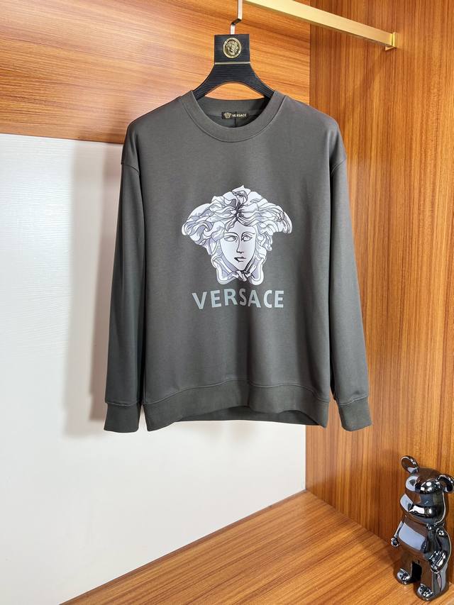 Versace 范思哲 2025秋冬新品 三标齐全 胸前立体植绒印花工艺 380G情侣款圆领纯棉卫衣 好货不用过多介绍 看细节 专柜码数 M-Xxxl 175