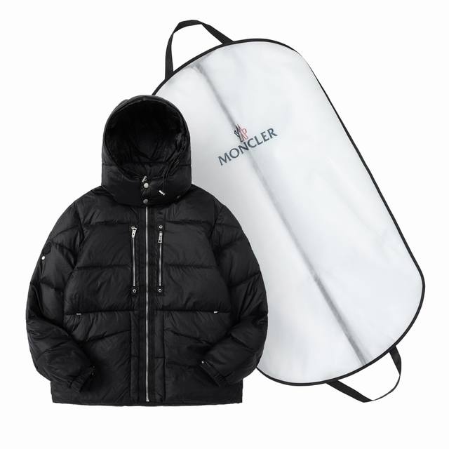 配防尘袋 Moncler 蒙口双标宋茜同款重工羽绒服 只能说根本就不是一个级别的存在 不管是材质还是细节还原度以及工艺制作方面不惧任何挑战，只为给大家奉献绝妙产