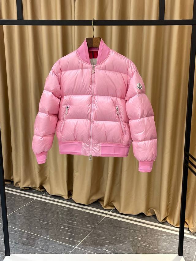 顶级版本带芯片随意对比 Moncler 蒙口蔡依林同款女士短款立领棒球 羽绒服飞行员短款外套 Merlat 标配专柜同款帆布手提袋 退货遗失默认-95 100可