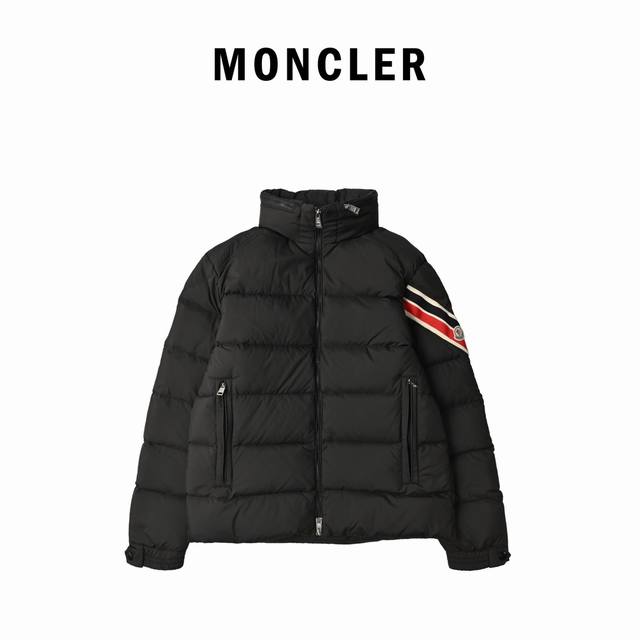 Moncler蒙口24Ss三色边饰羽绒服夹克外套 特级鹅绒填充.最细腻最轻便最工整的面料. Solayan男士短款羽绒夹克饰有季节标志性条纹细节，融合运动精神与