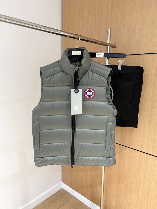 加拿大鹅 Canada Goose 秋冬新款羽绒马甲 最高版本非市场版本 搭配毛衣 卫衣 保暖同时毫无束缚感 采用国标95白鸭绒 轻薄飘逸 给你全方位的温暖！