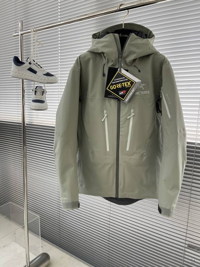 鸟家 Alpha系列 Sv第六代救援反射器 Lt Gore-Tex 户外防水透气连帽三合一羽绒硬壳冲锋衣 尺码：S-3Xl 颜色：黑金，黑银，水泥白，幽雾绿 前