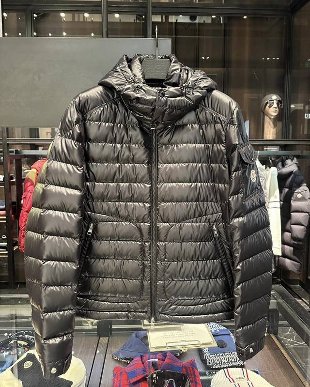 Moncler Lauros柜台实拍展示.藏青 黑色 两色入.