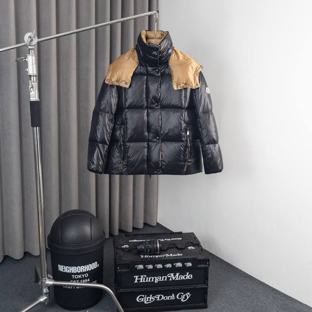 纯原臻品 防尘袋10 Moncler 蒙口秋冬新色parana宋茜同款加厚短款面包服 市场高版本，支持动刀！ Parana羽绒夹克以其闪亮漆面尼龙面料脱颖而出，