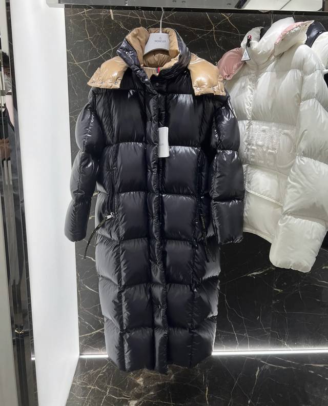 Moncler Parnaiba柜台实拍展示.轻松跨过寒冬.