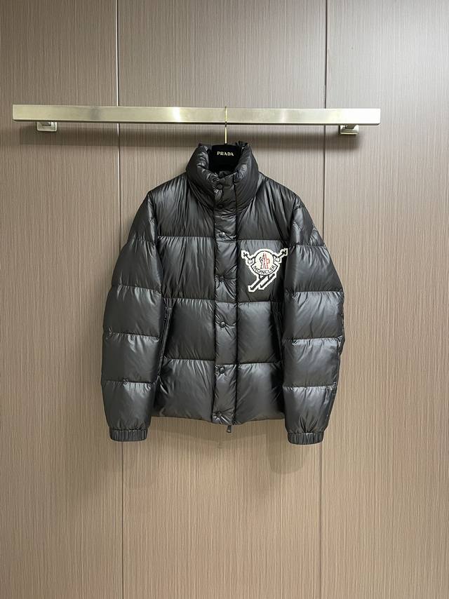 Moncler 2024Ss秋冬新款滑雪仔章羽绒服 原版订制五金配件全进口原版定制 采用顶级90白鸭绒 超柔软 充羽量蓬松饱满 超级重工 面料做工杠杠的版型完美