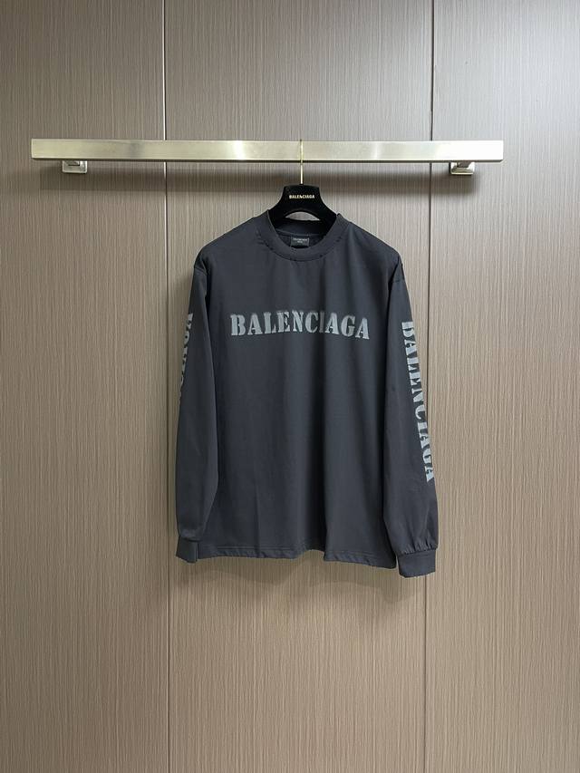 Balenciaga 2024Ss新款模糊字母logo印花圆领卫衣，成衣磨烂长袖t恤。面料采用定织定染全棉双纱。克重260克，布面干净．布纹清晰，柔软舒适，。螺