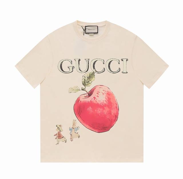 Gucci24Ss上新 古驰新品！彼得兔系列 -采用双纱纯棉250G，面料颜色定制定染，不缩水不退色。手感舒服，质感超强全套原版辅料，芯片细节到位，潮男潮女必备