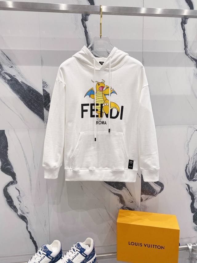 Fendi 芬迪 2024秋季连帽新款卫衣 卡通小火龙字母logo印花标识 原版面料 官方同款 400克 同缸染面料 手感非常舒服 超级百搭好看 个性复古气质