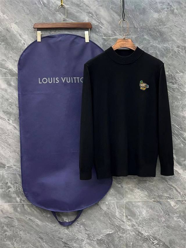 Lv 路易威登3标齐全 官网同款精美logo半高领毛衣 精品羊毛混纺毛衫 男女款高端定制臻品系列 隶属品牌高端主线 专利顶级纱线混纺 以创新来阐释常规款式 面料