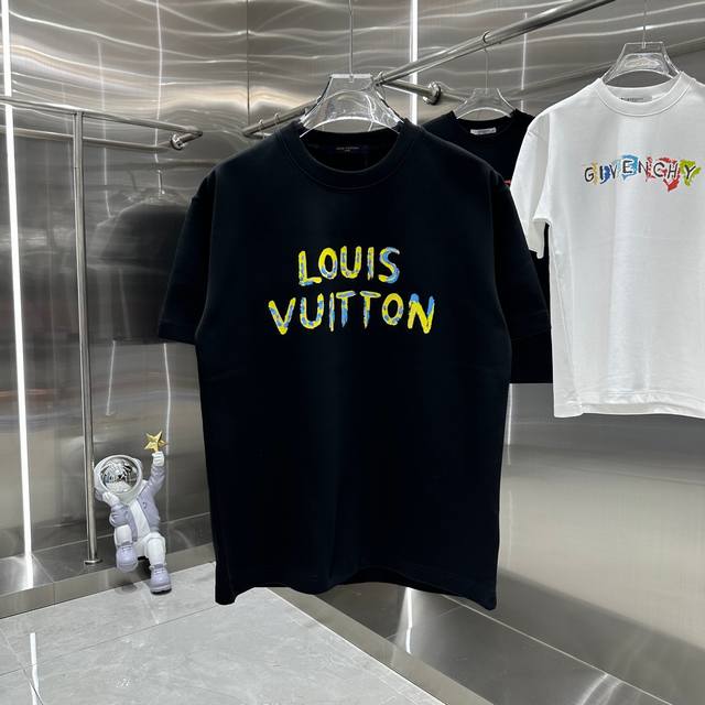 Lv 2024秋冬新款 经典印花圆领短袖t恤 310克定制面料 男女同款 S M L Xl Xxl 五个码 黑色 白色