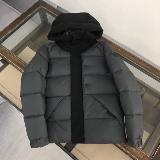 Moncler 蒙口 黑武士 法国限量男士外套羽绒衣服！ 连帽夹克羽绒服！时尚保暖羽绒外套！秋冬限量必入保暖时尚休闲羽绒服！ 衬里100%聚酰胺 不跑绒；填充羽