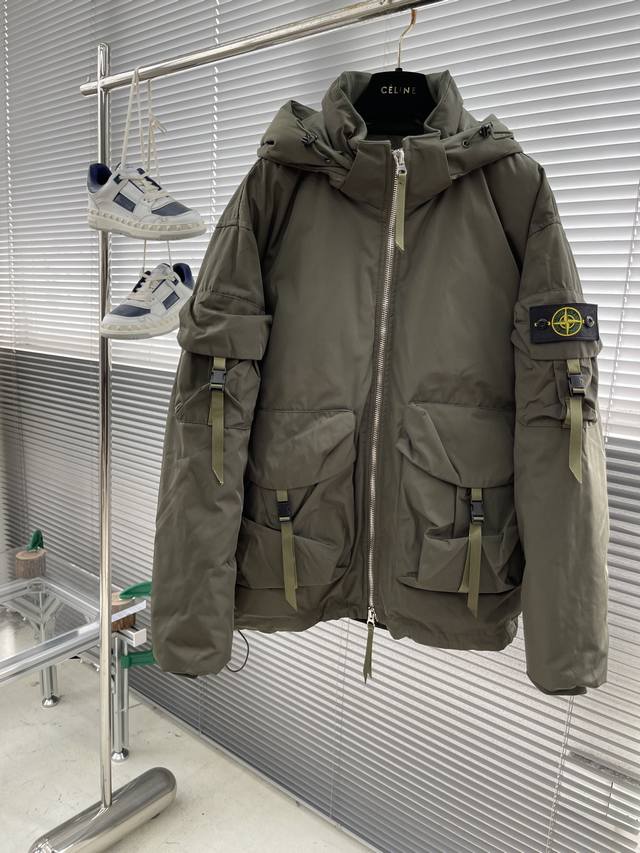 Stone Island 2024秋冬新款羽绒服 订制五金配件绝对的高品质 采用90白鸭绒 超柔软 充羽量蓬松饱满 超级重工 面料做工杠杠的 版型完美 尺码：M