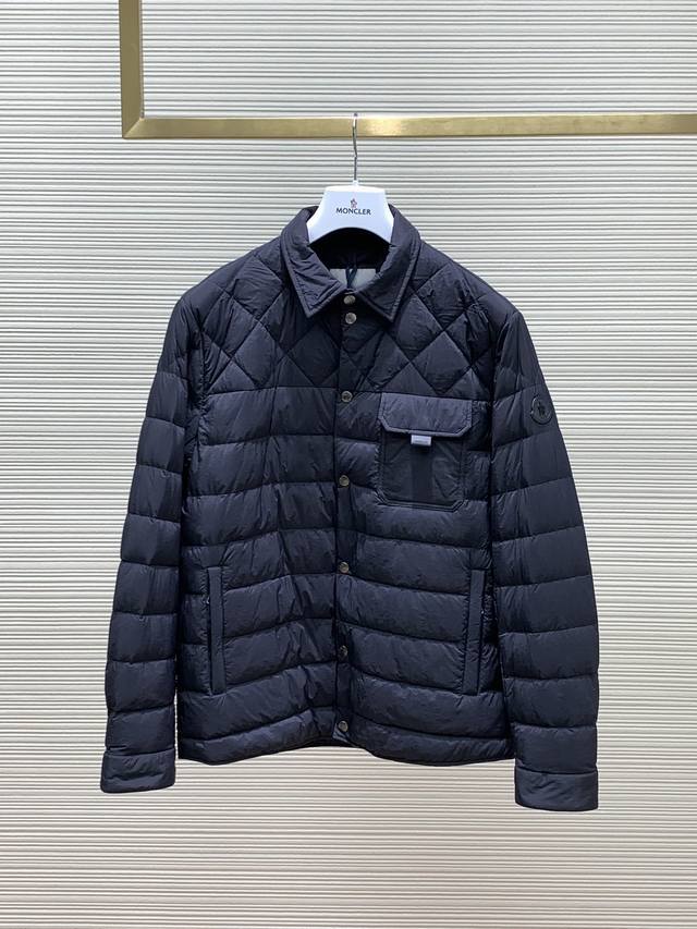 Moncler 蒙口，2024冬季最新品，专柜同步有售，原单狠货，时尚休闲轻薄羽绒服外套，上身舒适！吸睛而有亮点，采用进口原版面料，顶级印胶工艺字母图案logo