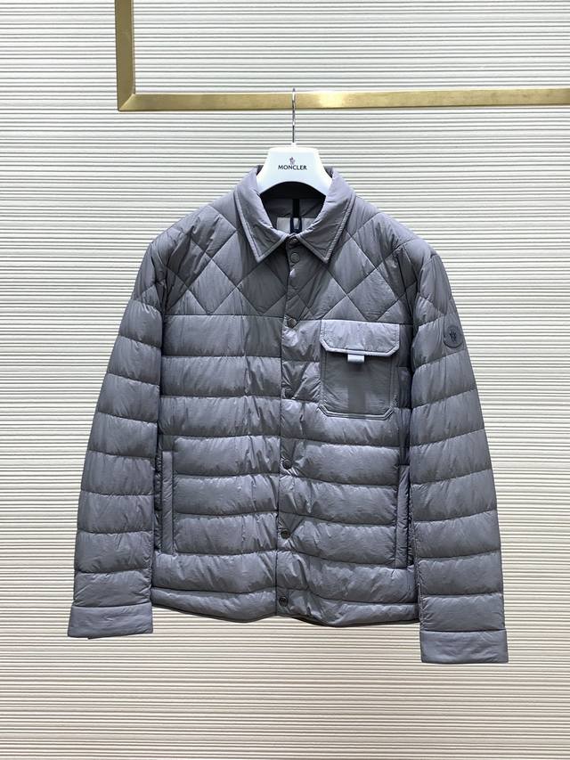 Moncler 蒙口，2024冬季最新品，专柜同步有售，原单狠货，时尚休闲轻薄羽绒服外套，上身舒适！吸睛而有亮点，采用进口原版面料，顶级印胶工艺字母图案logo