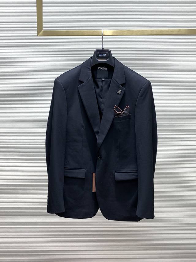 杰尼亚 Zegna，2024秋冬最新品，专柜同步有售，原单狠货，时尚休闲西装外套，采用进口原版面料，舒适透气，顶级印花工艺字母图案装饰logo，原版五金辅料装饰