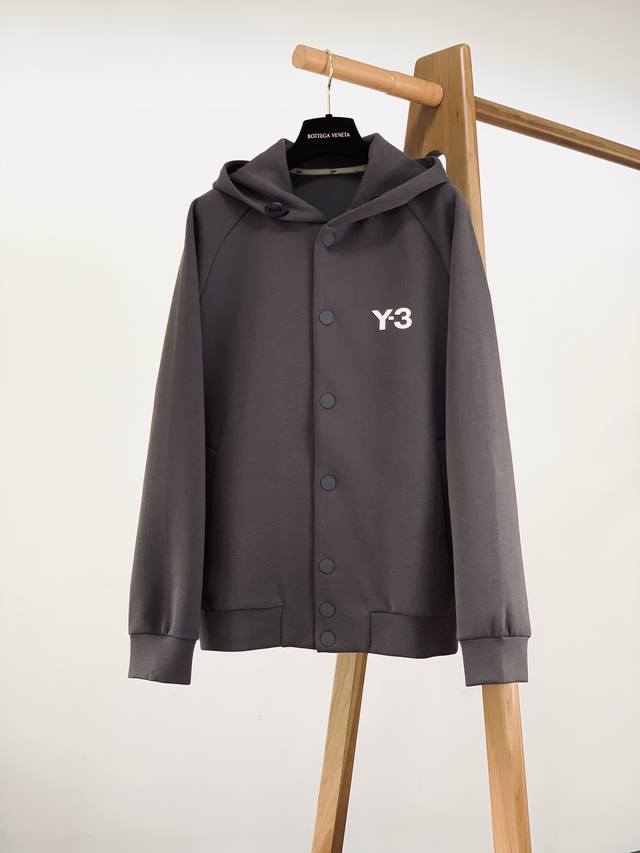 Y-3 山本耀司 2024Fw秋冬新品 男女情侣同款，连帽拉链夹克。 400克重鱼鳞底全棉卫衣面料 , 订纱开始订染订纺。 扎实不起球，解决常规卫衣变形，洗涤变