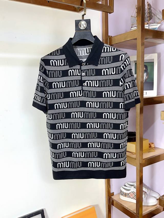 Miumiu 缪缪 新款时尚高端百搭羊毛短袖，顶级工艺打造，休闲风，专柜原单，顶级制作工艺进口面料，采用进口高端订制面料，进口丝线手感一流！官网在售！码数：M-