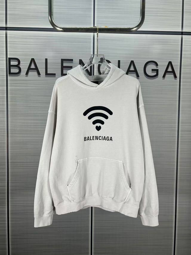 Balenciaga#巴黎世家情人节限定wifi爱心字母印花连帽卫衣 官方原版 采用巴黎定织定染双纱纯棉面料 克重480G 螺纹釆用定织定染无色差 印花采用环保