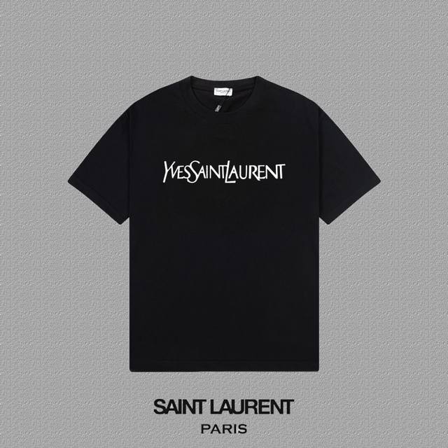 Ysl 圣罗兰] 2024Fw短袖t恤 经典款硅胶厚板字母 高端32S双纱260克面料 重磅面料 定制拉架罗纹同缸同染 三标齐全 男女同款 颜色：黑色 白色 尺