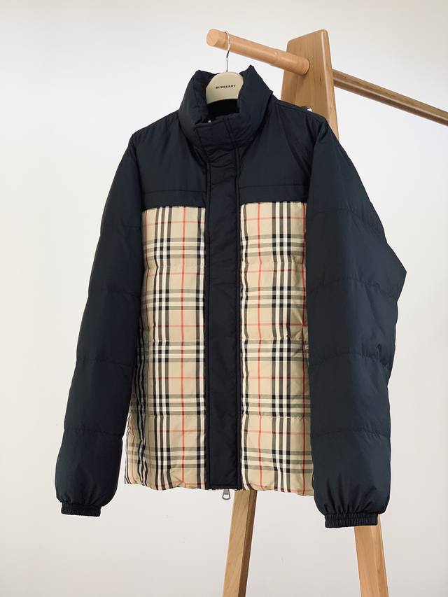 Burberry 巴宝莉 2024Fw秋冬新品 经典格纹战马士徽标双面穿羽绒服 本款尼龙羽绒服，充盈填充白鸭绒 双面两穿款式，一面装饰 Bur 格纹，另一面为点