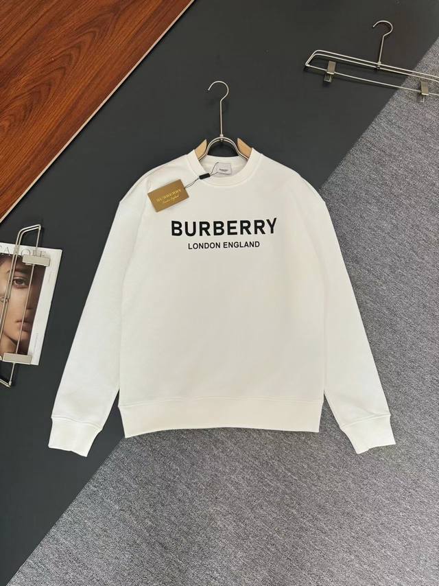 Burberry* 巴宝莉*Bbr*秋冬最新款圆领时尚长袖卫衣，立体硅胶工艺logo设计，400克纯棉纯棉面料！贴肤舒适，耐看又好穿，原厂工艺一丝不苟，休闲百搭