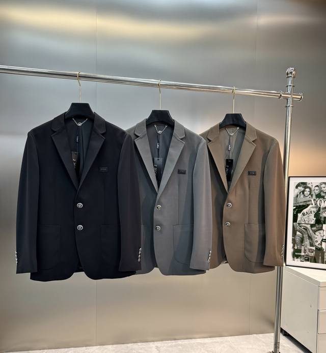 Zegna*杰尼亚*24S新款西服外套外贸公司订单！基础款推荐！简单高级.精致品牌原版订制皮牌.进口原版千鸟格面料，笔挺垂感十足，整件衣服车工走线整齐平整.所有