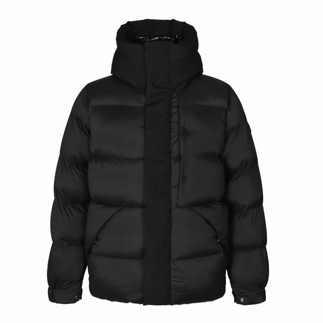 官网1:1原单品质 Moncler 22Fw 黑标黑武士羽绒服 黑色 原17,800购入，Madeira蒙口羽绒夹克是功能性衣橱的常备单品，采用longue S