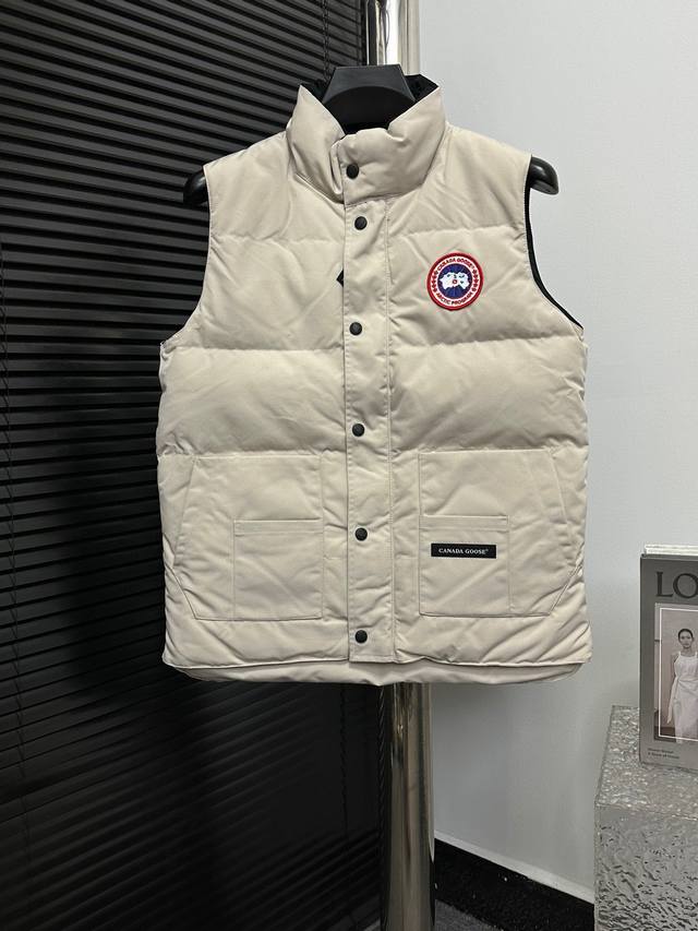 Canada Goose 加拿大鹅#Freestyle Crew 4154M男女款马甲羽绒# 进口百灵达绣花机定制万针绣花标！ 进口21支涤棉混纺原厂面料，采用