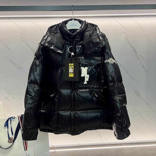 羽绒上新moncler 蒙口 X Frgmt秋冬男士anthemiock羽绒服.作为moncler X Frgmt藤原浩联名系列的一部分，此款anthemioc