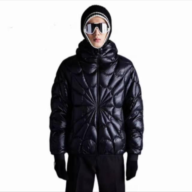 Moncler 蒙口秋冬男装上新，Violier漫威蜘蛛网绗缝连帽羽绒服 颜色：黑色 码数：1.2.3.4.5