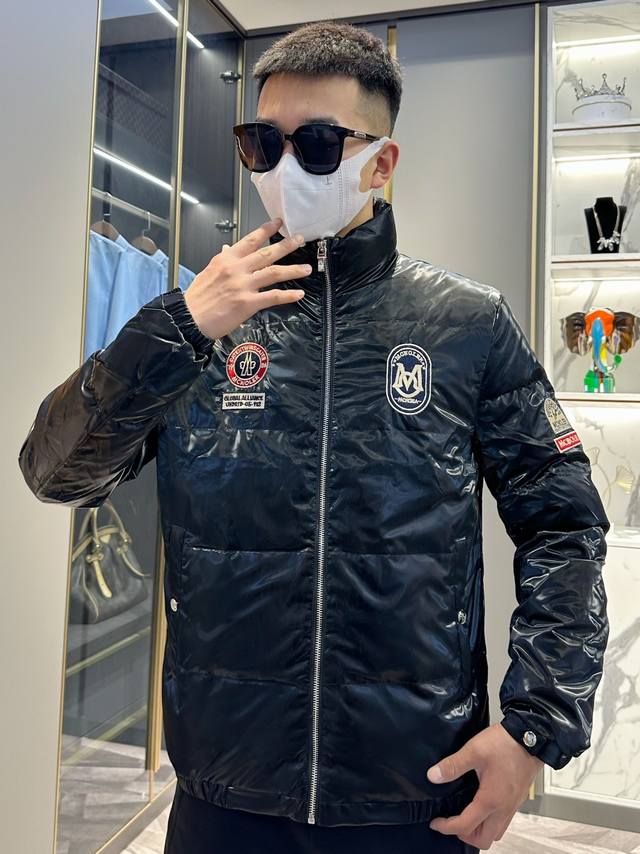 开冬爆款， 牛货来了！ 蒙口 Moncler 市场顶级90%白鹅绒羽绒服，业界罕见神品，官网主推售卖的款，高端品质，全球限量款男士羽绒服！性价比超高，实用性强。