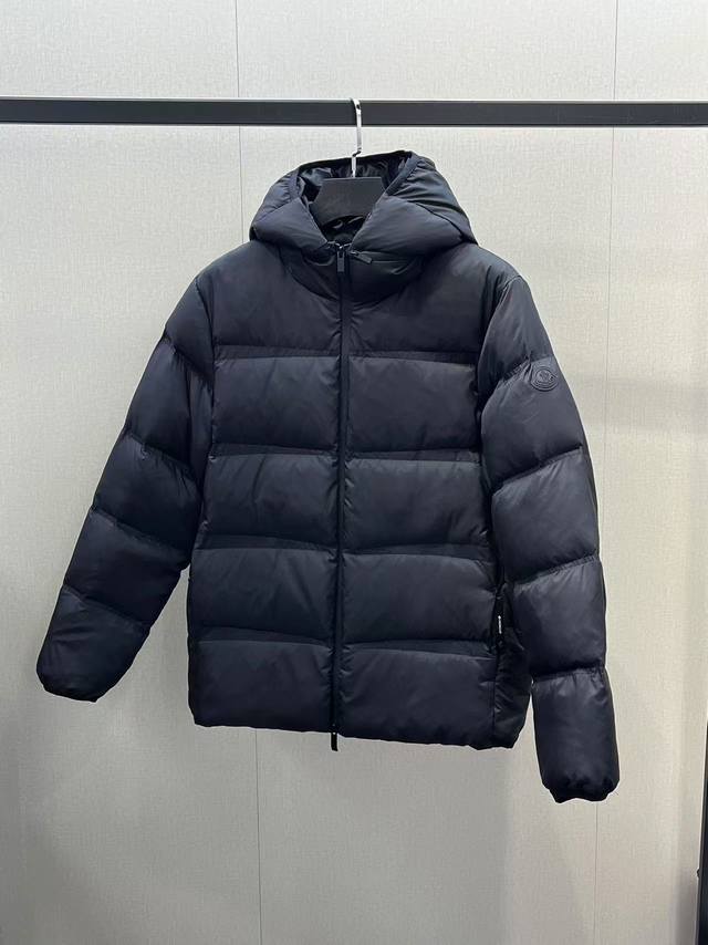 2024特级羽绒moncler Masac男士短款羽绒夹克外套.面料控必入单品.2024全新科技面料.极致轻量化.超轻超白鹅颈绒填充.清洁度天花板.850+蓬松