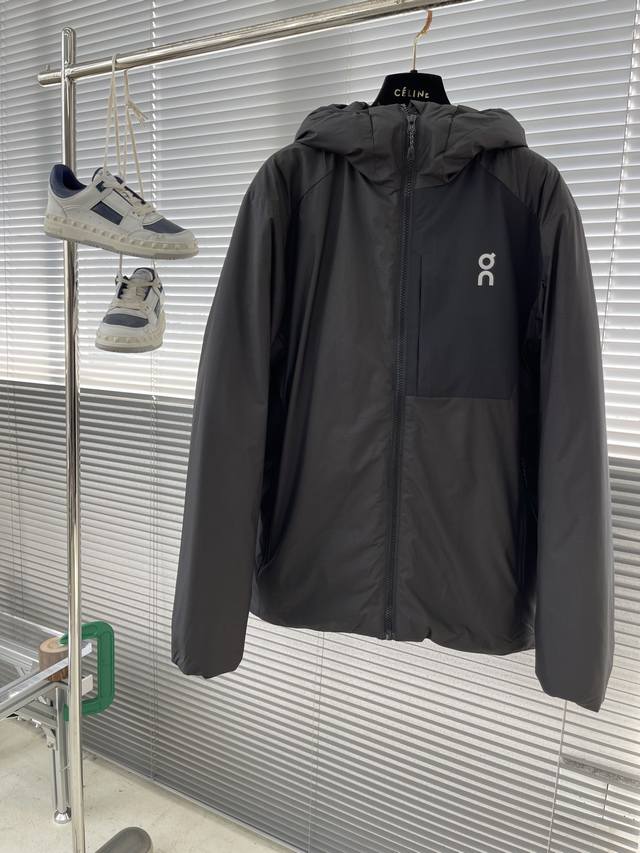 On 昂跑 三色推荐，不同年龄阶段都能驾驭的一款秋冬轻量化保暖trek Jacket Insulated棉服，适合户外探险时穿着的多用途中间层衣物。适用场景:徒