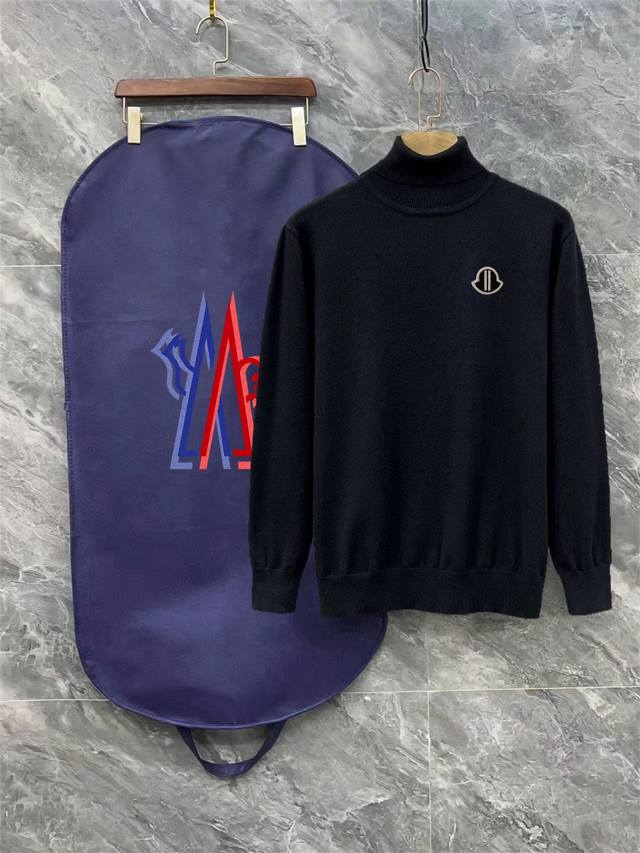 Moncler 蒙口 三标齐全 徽标刺绣款高领毛衣 精品羊毛混纺毛衫 男女同款高端定制臻品系列 隶属品牌高端主线 专利顶级纱线混纺 以创新来阐释常规款式 面料的