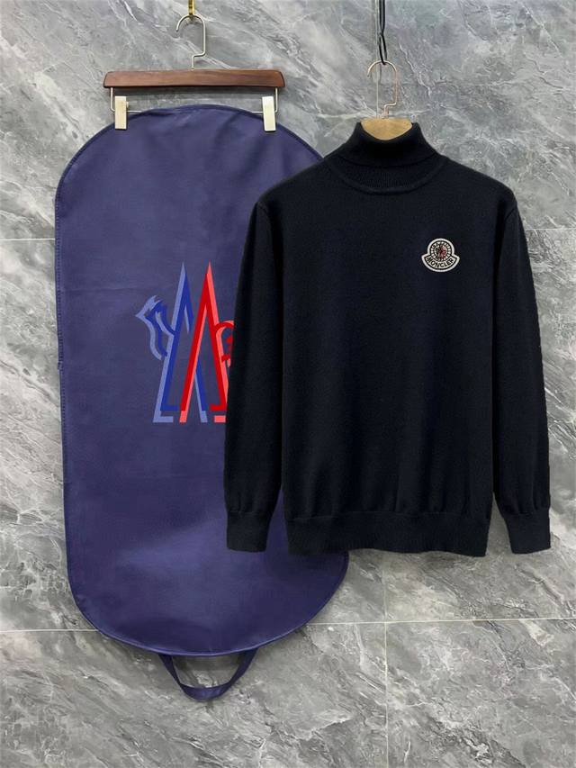 Moncler 蒙口 三标齐全 徽标刺绣款高领毛衣 精品羊毛混纺毛衫 男女同款高端定制臻品系列 隶属品牌高端主线 专利顶级纱线混纺 以创新来阐释常规款式 面料的