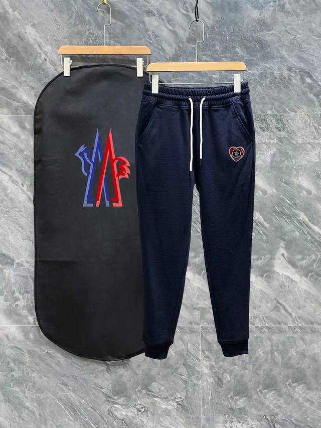 Moncler 蒙口24Ss 秋冬季秀款 修身线条精美印花简约logo运动裤 国内代工厂出口 供应顶级品牌的面料 380G克重 兼容所有身材 腰部松紧带黑白抽绳