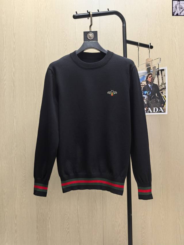 Gucci 古奇 独家专供新品时尚休闲针织圆领毛衣 进口原版科技羊毛面料，搭配专柜绣花工艺，柔软舒适，上身舒适透气，亲肤不扎人，独特设计风格，无论是单穿还是搭配