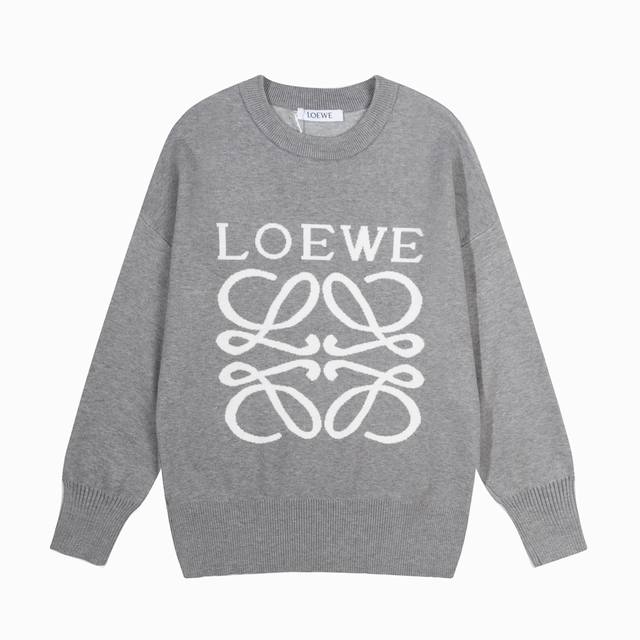 Loewe 罗意威 Logo字母提花 全部对色定染含羊毛的棉纱线，柔软亲肤，双层针织手感无敌好，拿到手里就能感受出它的质感随便一套就能出门很万能，盛装出席搭大衣