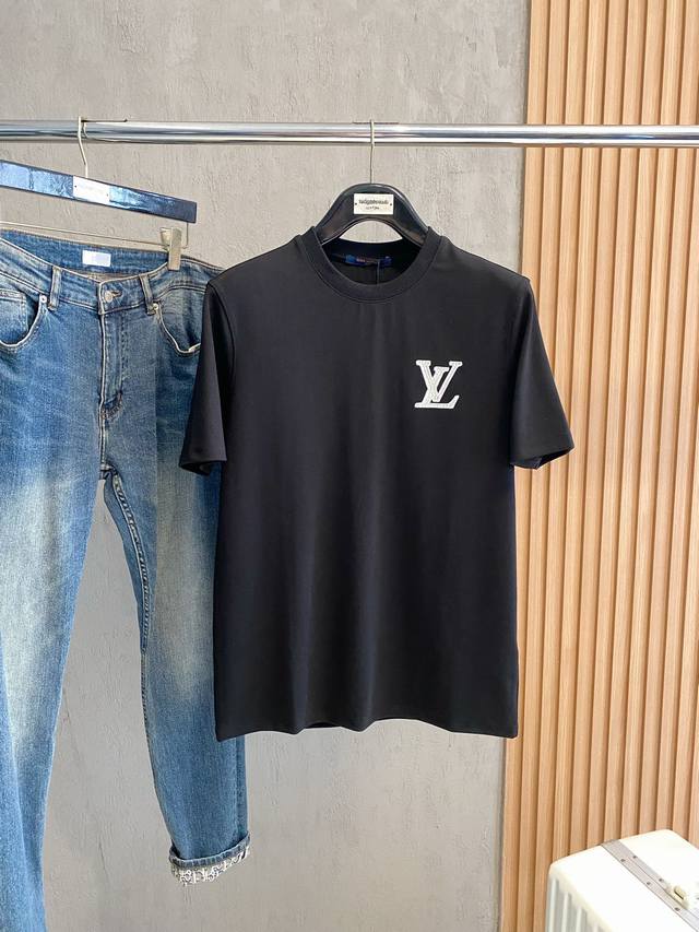 Lv 路易威登 纯棉最新顶级面料最高版本胸前标识刺绣图案经典logo时尚简约潮流短袖，最顶级的品质专柜原单短袖，顶级制作工艺进口面料，专柜款独特设计，采用进口高