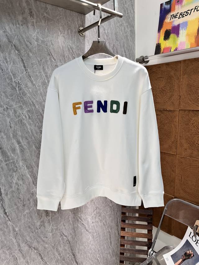 Fendi 2024Ss新品圆领卫衣！最新立体糖果彩色字母设计.定制380G卫衣全棉材质打造，面料织纹平顺细腻.贴肤透气舒适堪称一绝.厚实保暖又新潮！3D立体绣