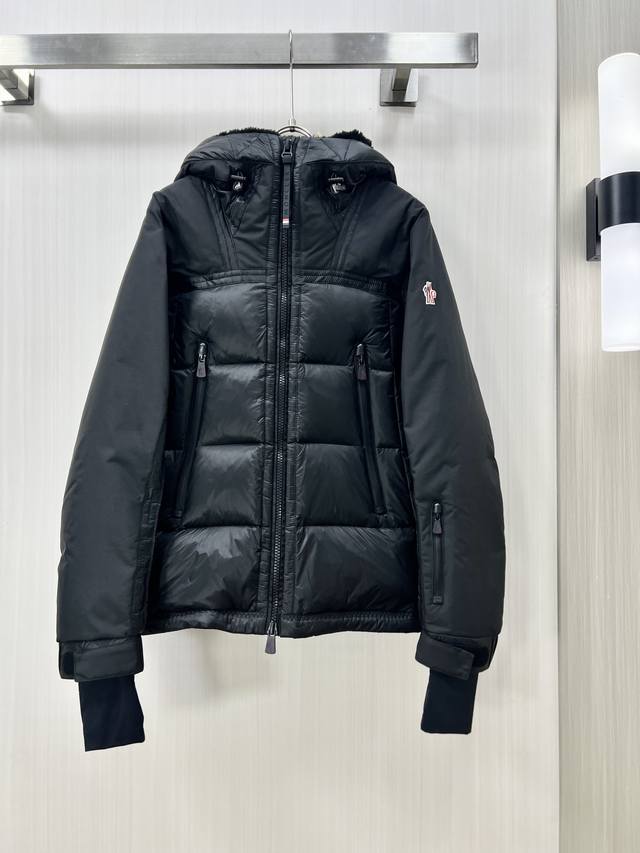 Moncler 蒙口 2024秋冬新款羽绒服 原版1:1订制五金配件全进口原版定制 欢迎专柜对比 绝对的高品质 采用顶级95绒 超柔软 充羽量蓬松饱满 超级重工