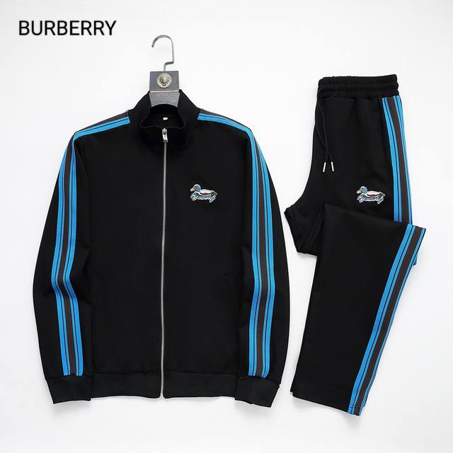 新款套装，巴宝莉burberry 高品质，定制高支面料，立体挺括有型不坍塌，面料顺滑柔软舒适透气，精致刺绣，清晰立体，每一个细节都完美。M Xxxl