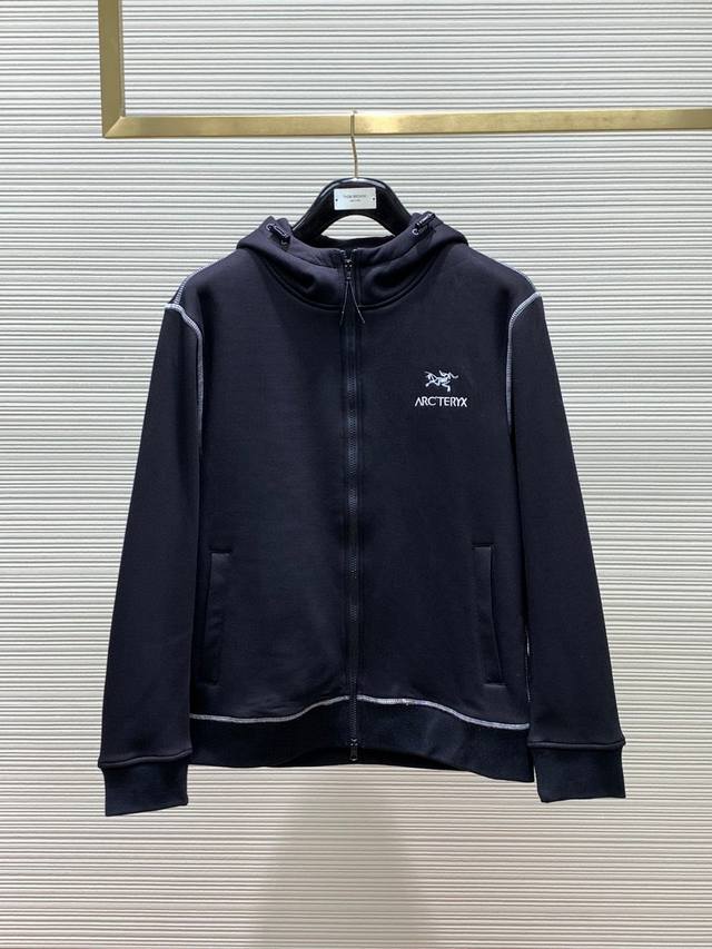 一套 ，Arcteryx 始祖鸟，2024冬季aw新品，时尚休闲绒连帽外套套装，专柜同步有售，原单狠货，进口原版面料，工艺极度复杂，视觉相当雅致时髦，高贵而优雅