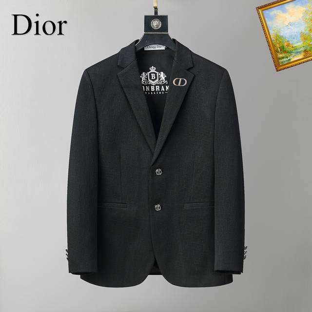 Dior 2024秋季新品时尚男士西服贸易公司渠道货，人气极高的一款单品。通体的造型颇具设计感，在视觉方面足矣吸引眼球完美诠释了品牌的特质及灵魂所在。客供进口顶