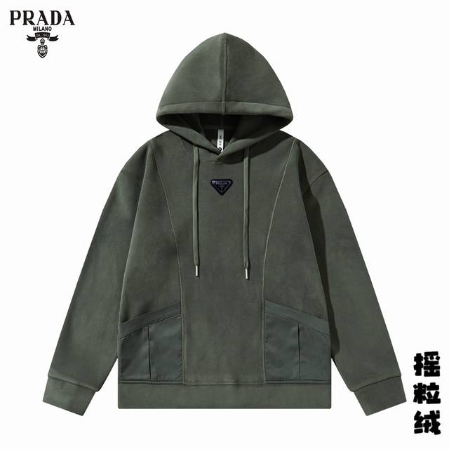 直 品牌 Prada普拉达 独家专供最新秋冬时尚连帽摇粒绒外套，经典设计感与颜值爆棚的外套，品质更是无法挑剔品控可以直接入手，不容过错的高端臻品！通过细节图片便