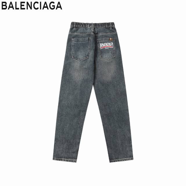 Balenciaga巴黎世家 2024秋冬顶级男士时尚牛仔裤 ！品相到位做工精细程度堪称一流，所向披靡挑战业界新高度 经典水洗色泽，纯正洋行渠道，客供高级进口的